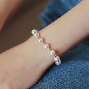 Elegant Pearl Bracelet with Gold Accents